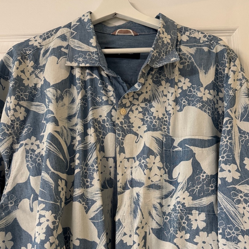 Tommy Bahama Floral Blue and White Button-Up Shirt